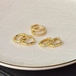 Small gold hoops
